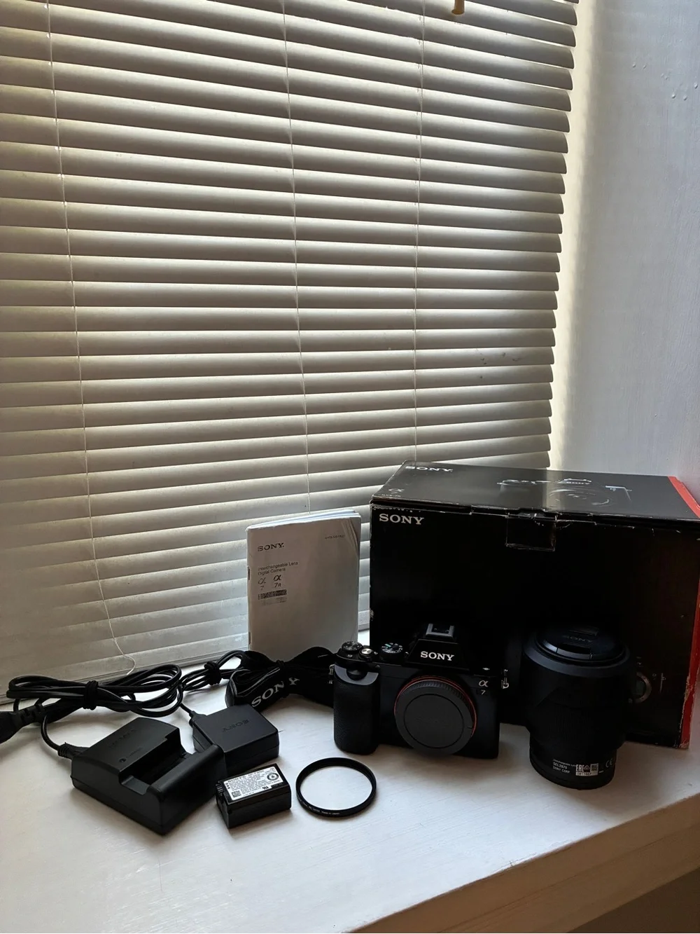 Sony Alpha a7 (Mark 1) Mirrorless Camera with 28mm-70mm f/3.5-5.6 OSS kit lens